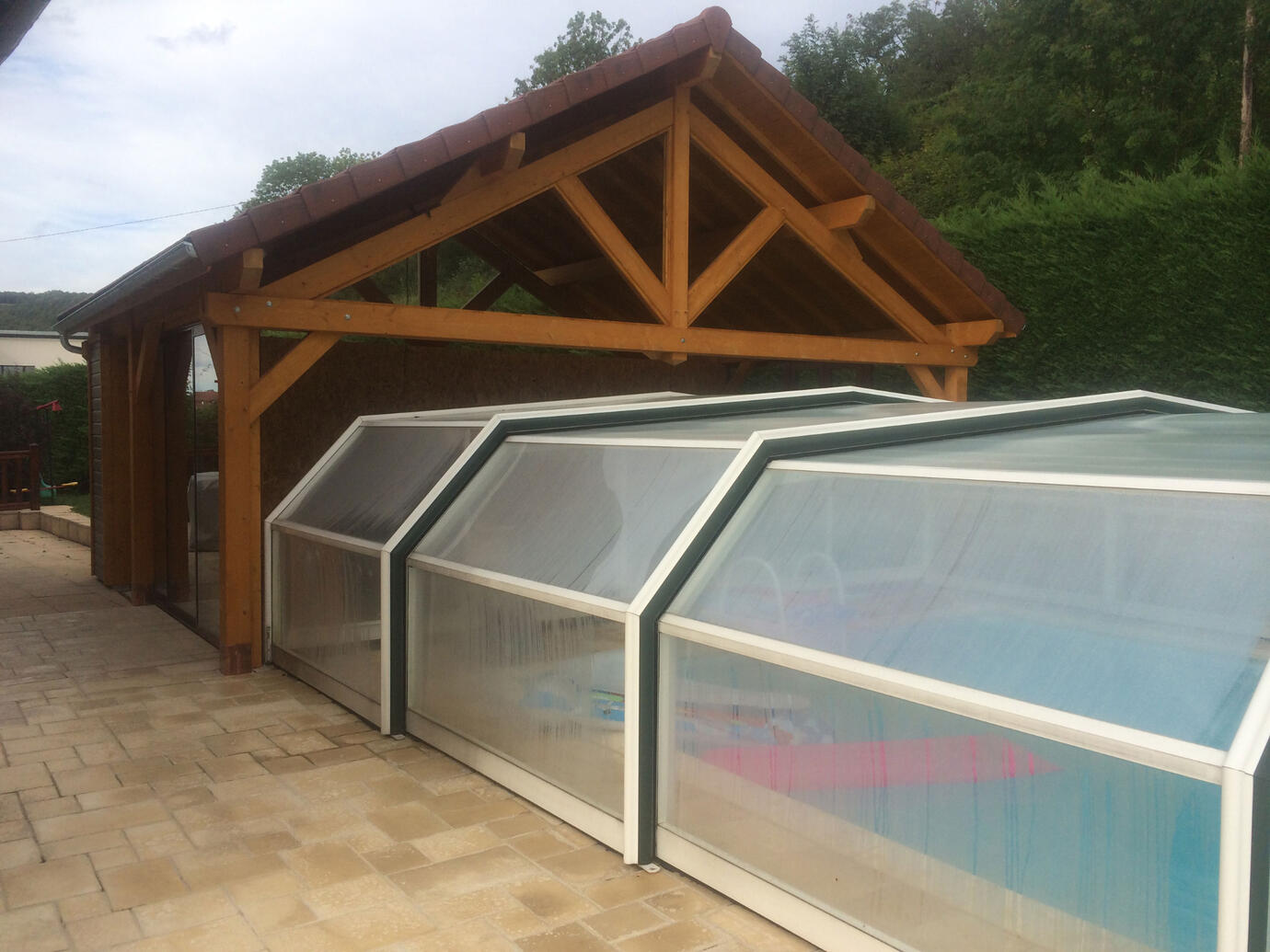 Piscine couverte avec abri bois Piscine couverte avec abri bois