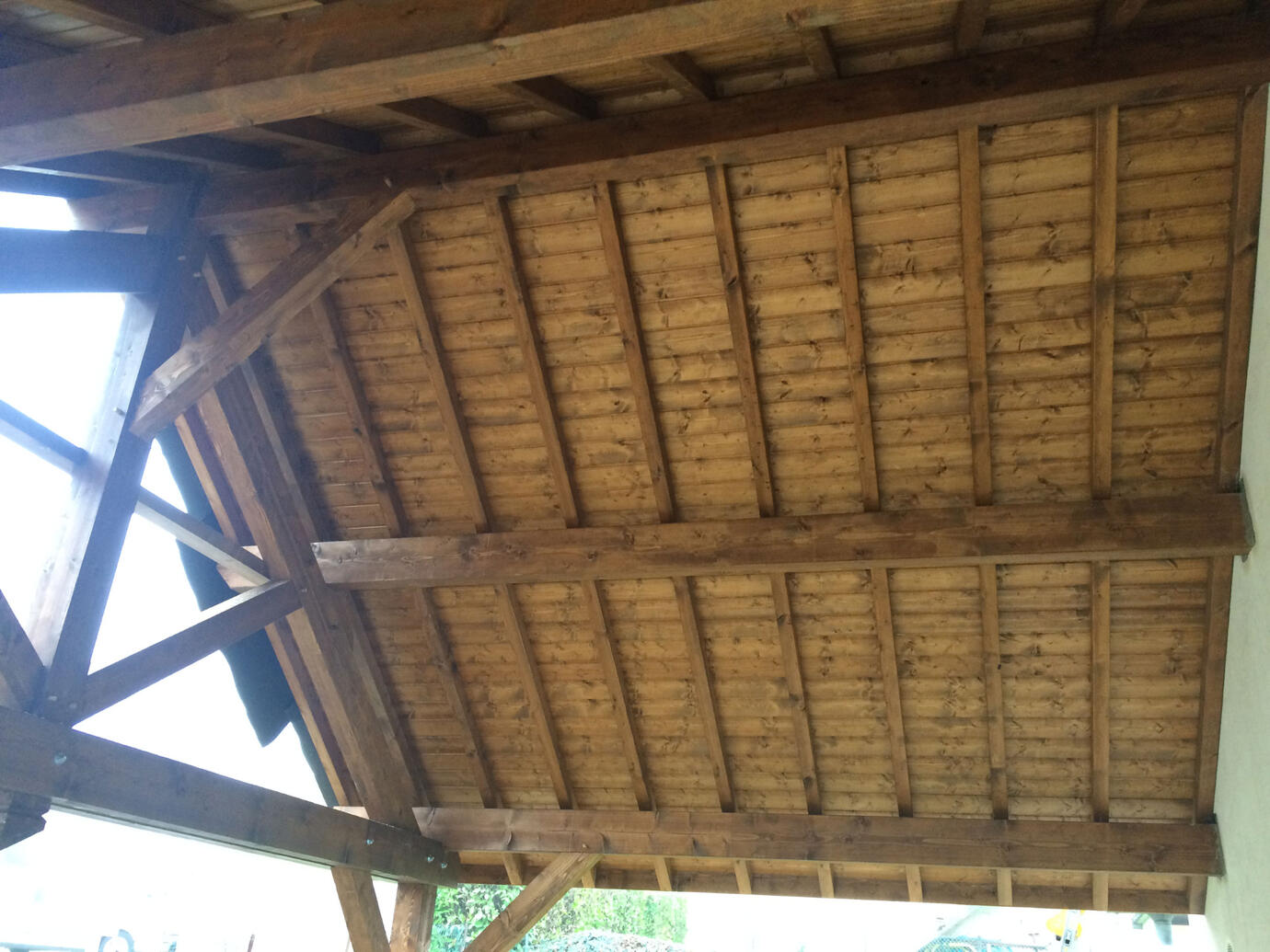 Abri en bois vue dessous Abri en bois vue dessous